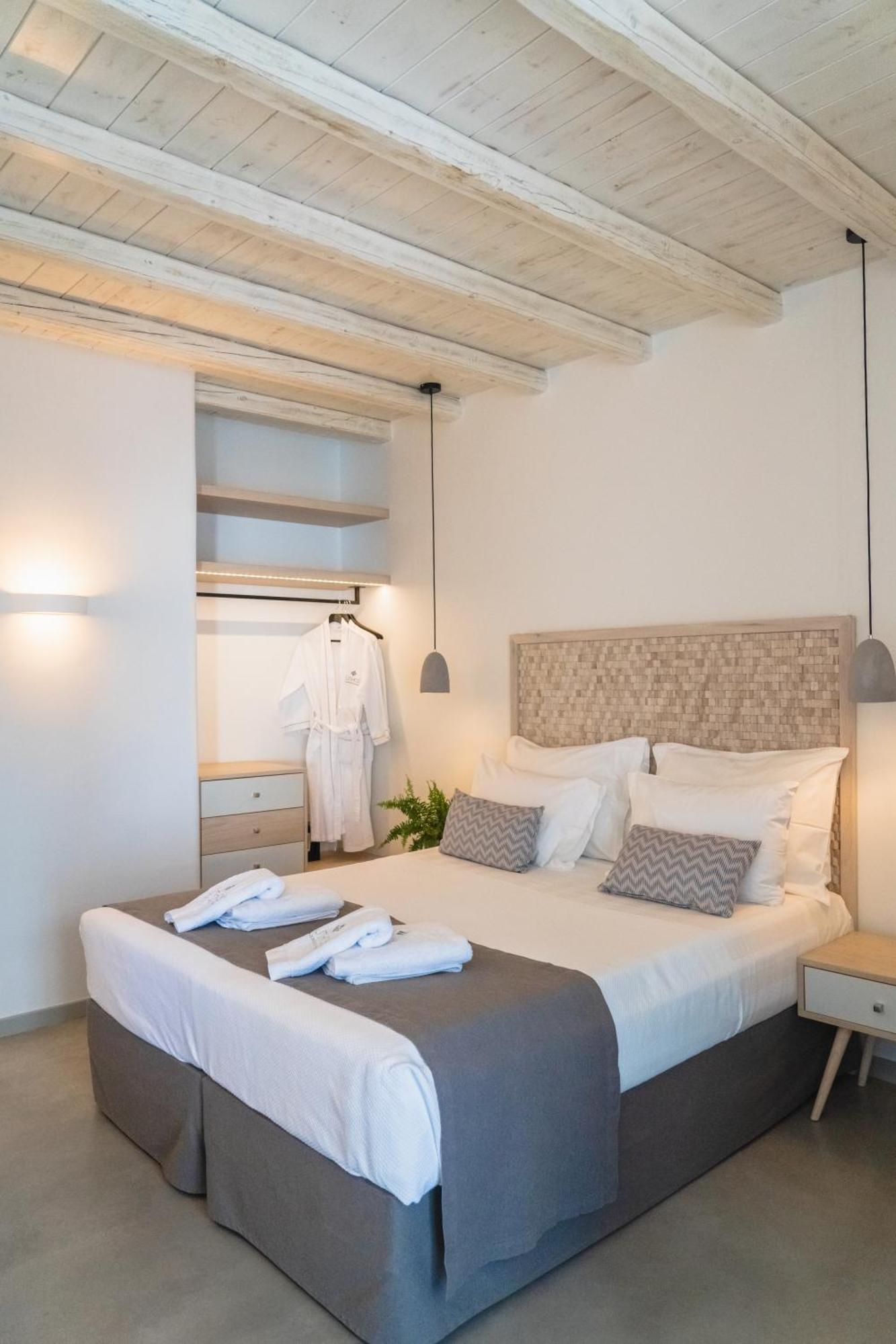Lithos Luxury Suites Tínos 외부 사진